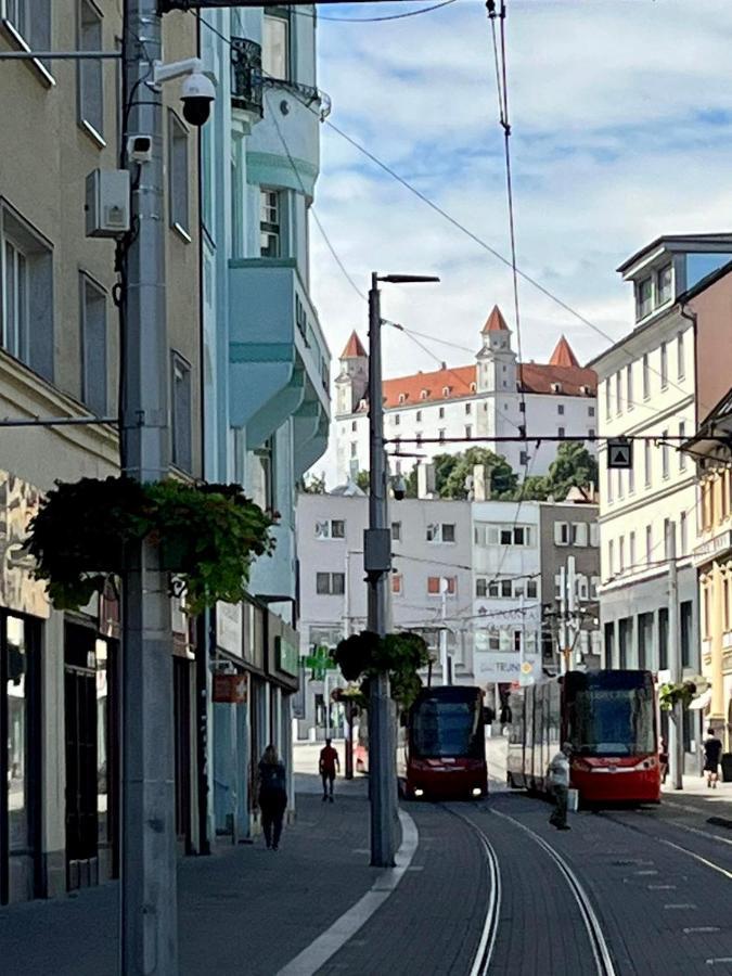 De Luxe 4 May Plaza Bratislava Exteriör bild